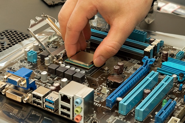 4 Factors You Need to Consider Before Replacing Your Motherboard